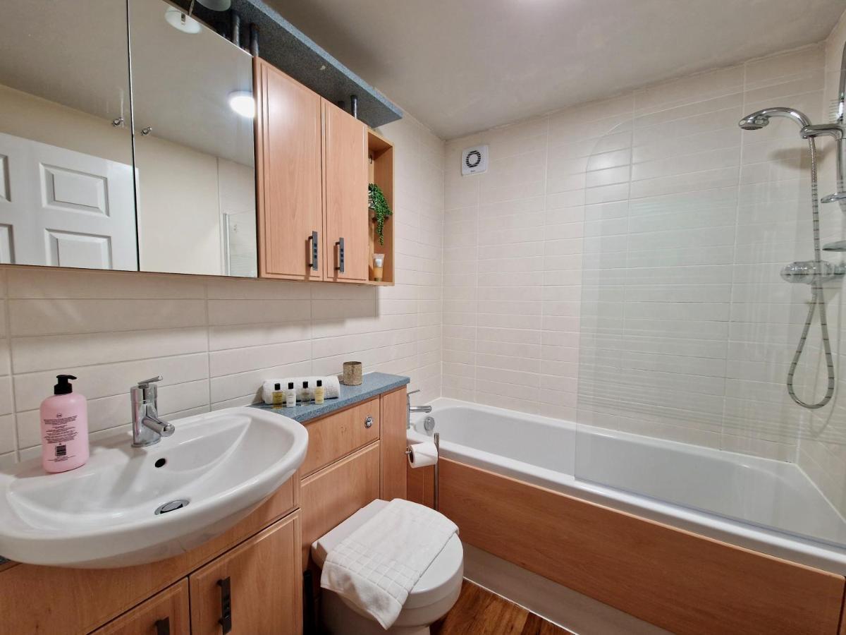 קובנטרי Stylish Luxury Serviced Apartment Next To City Centre With Free Parking - Contractors & Relocators מראה חיצוני תמונה