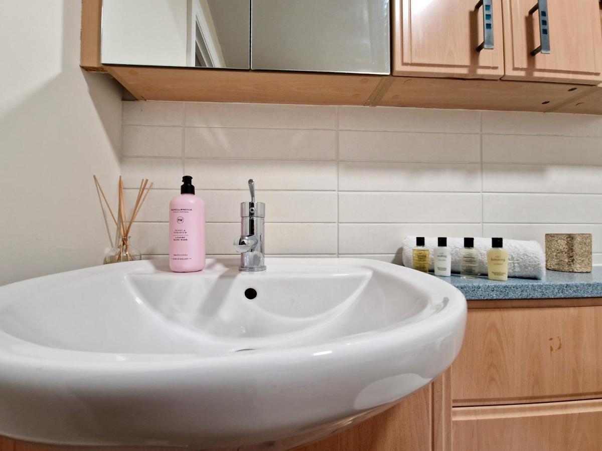 קובנטרי Stylish Luxury Serviced Apartment Next To City Centre With Free Parking - Contractors & Relocators מראה חיצוני תמונה